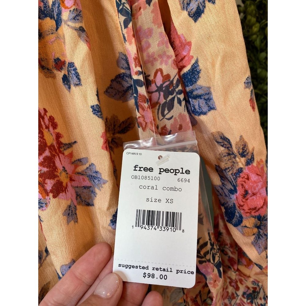 Free People Hold On To Me Floral Top NWT XS - Picture 10 of 11